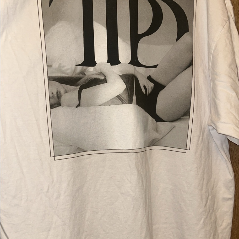 Taylor Swift White Graphic Tee